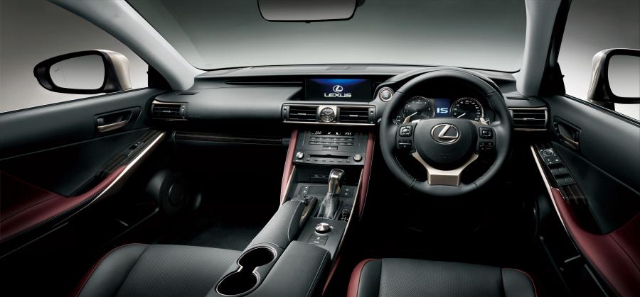 Торпедо Lexus IS350 2016 года  (JP) (фото 4 из 4)